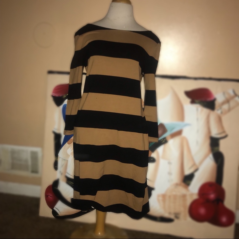 Old navy striped dress 🖤